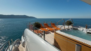 Inviting hot tub and lounge chairs on the bridge deck